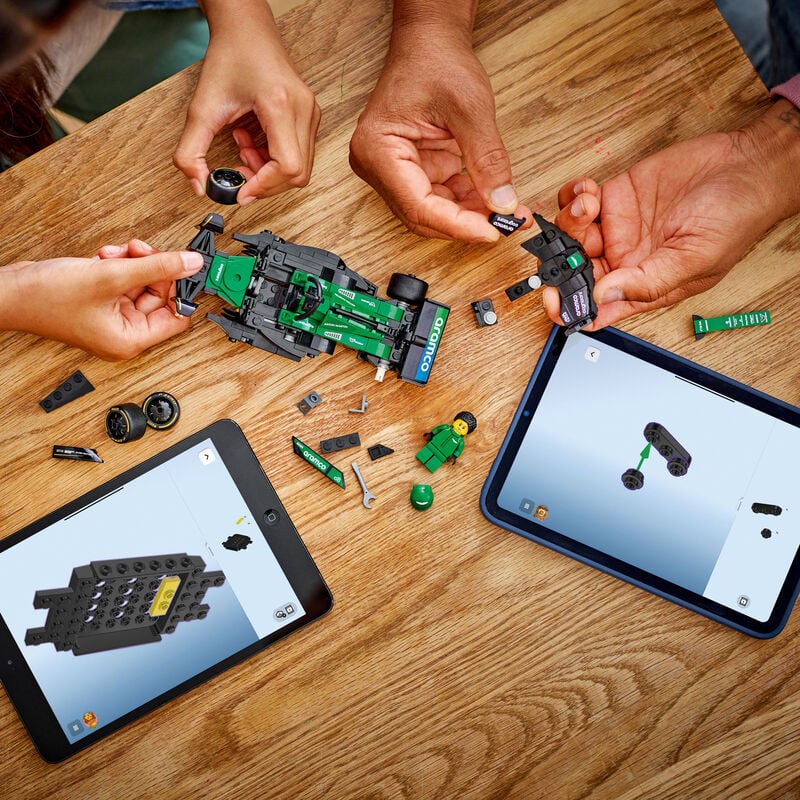 Aston Martin F1 Team LEGO® Speed Champions AMR24 Set